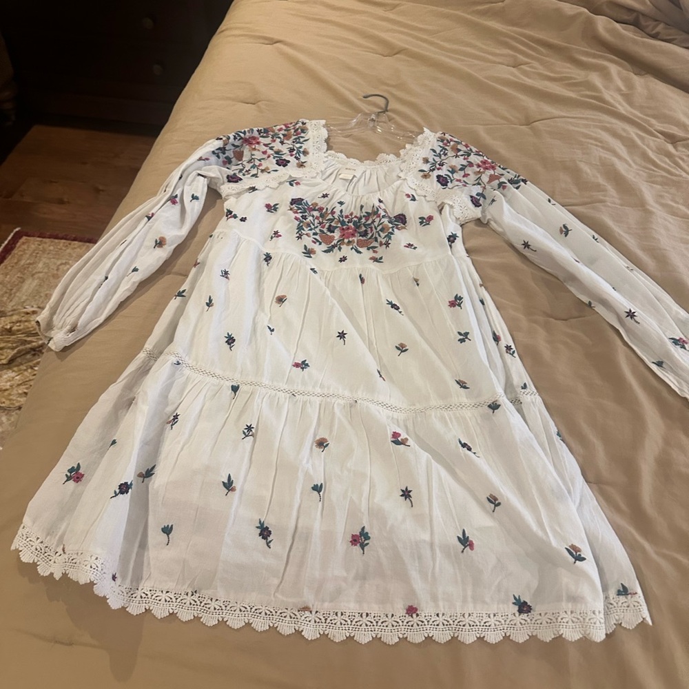 Maeve fro Anthropology never worn beautiful hand embroidered details